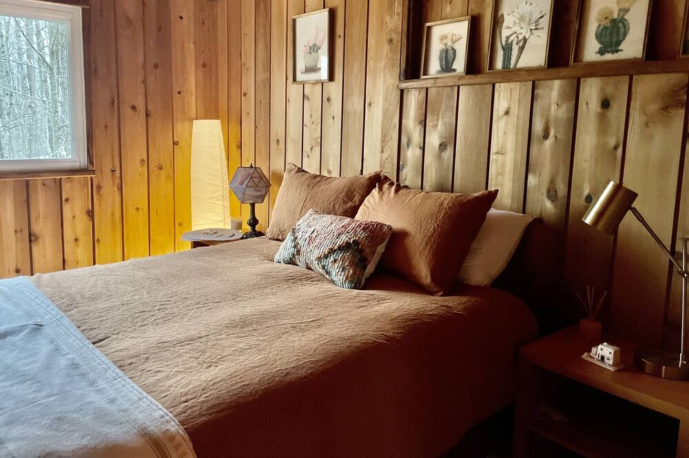 Photo of Bedroom in Parksville