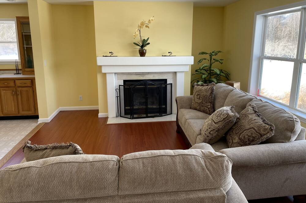 Photo of Livingroom in Monticello