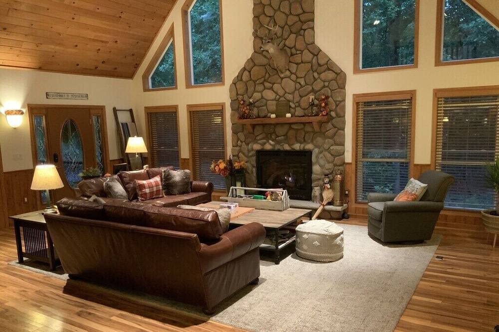 Photo of Livingroom in White Mills