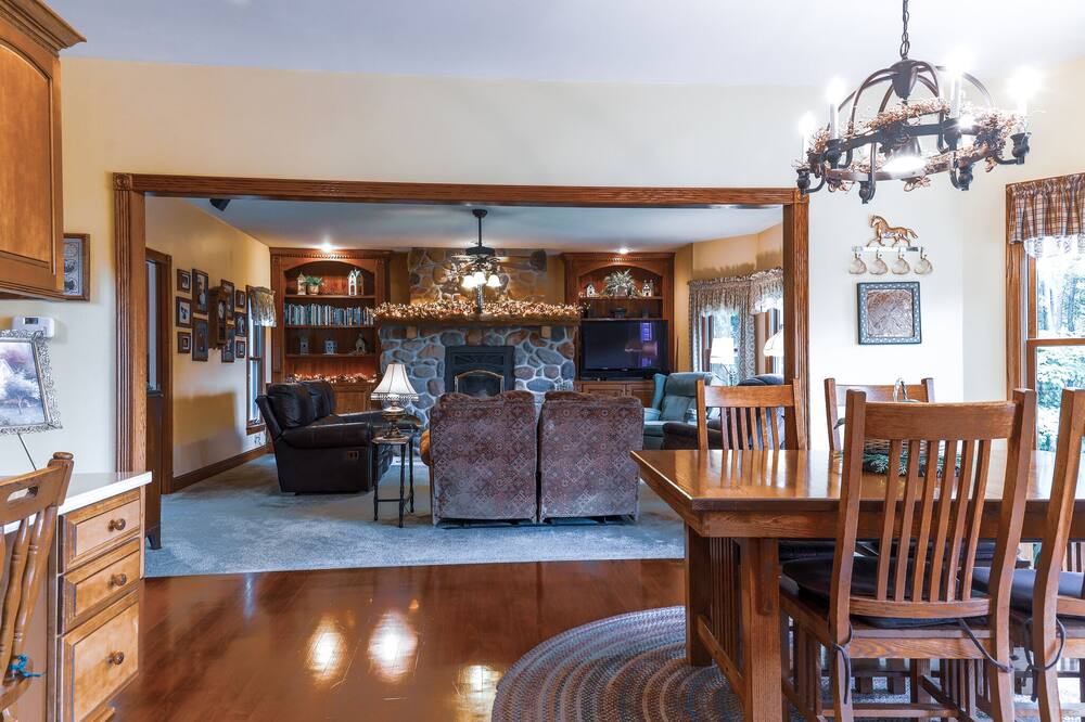 Photo of Livingroom in McKean