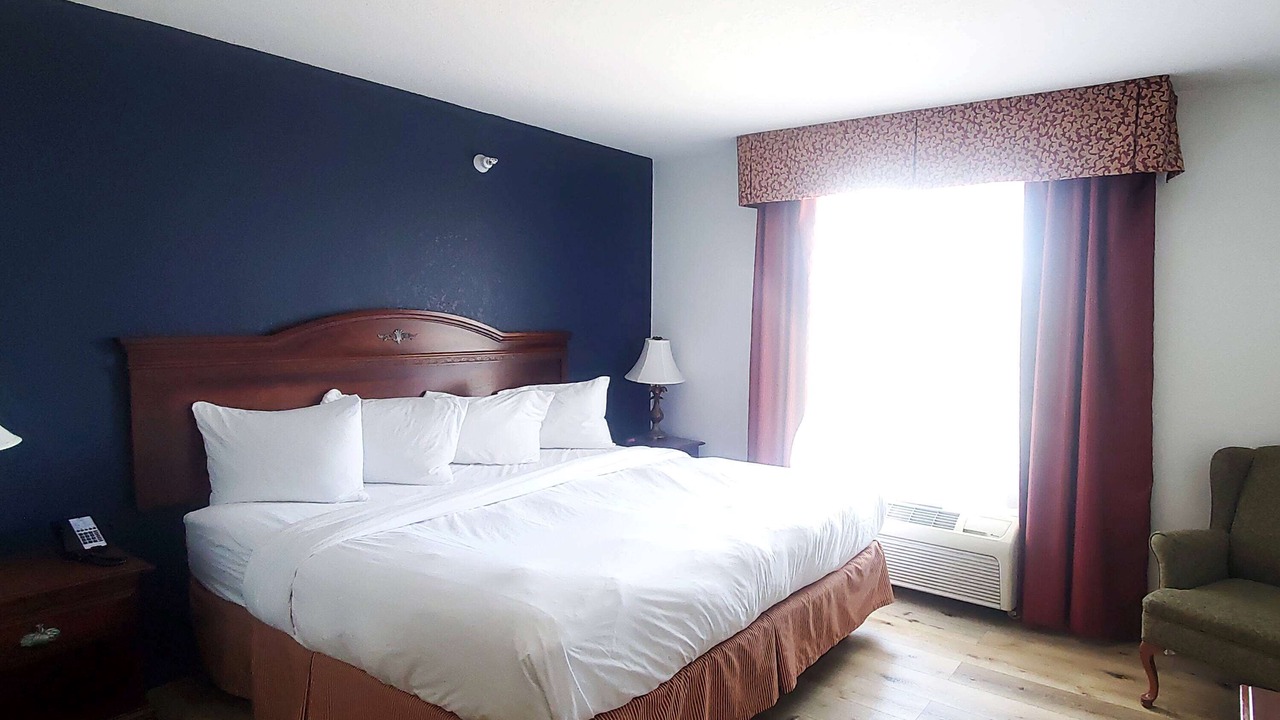 Photo of Bedroom in Austintown