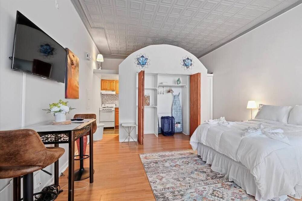 Photo of Bedroom in Graduate Hospital