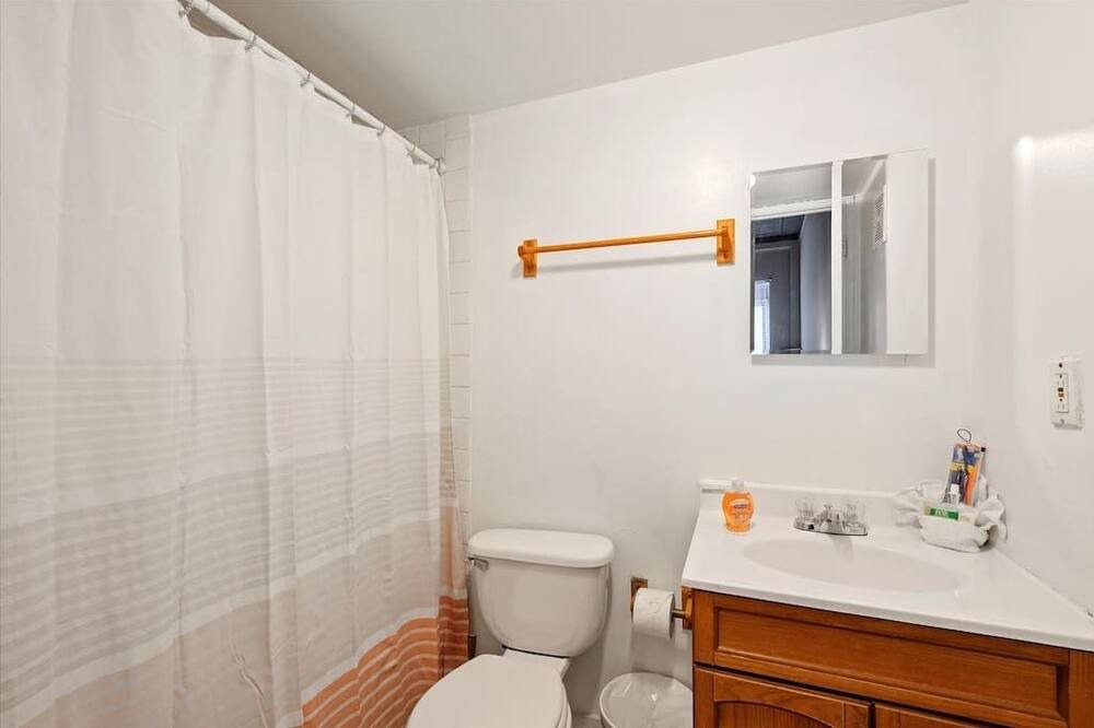 Photo of Bathroom in Graduate Hospital