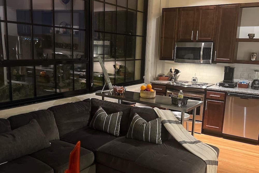 Photo of Livingroom in Scioto Mile