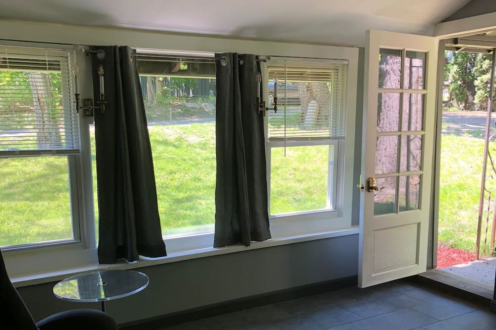 Photo of Livingroom in Cold Spring