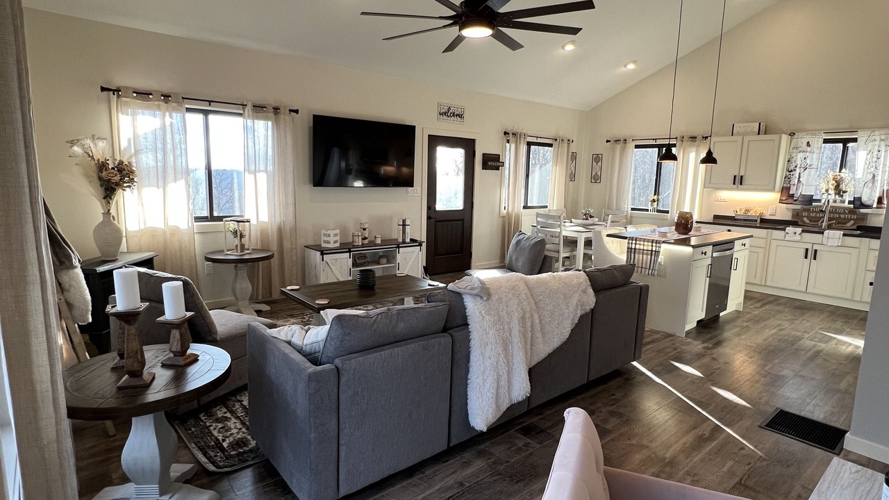 Photo of Livingroom in Cheat Lake