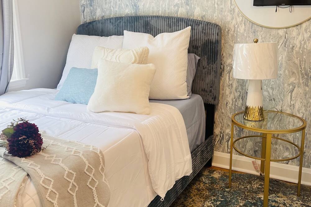 Photo of Bedroom in Parkville