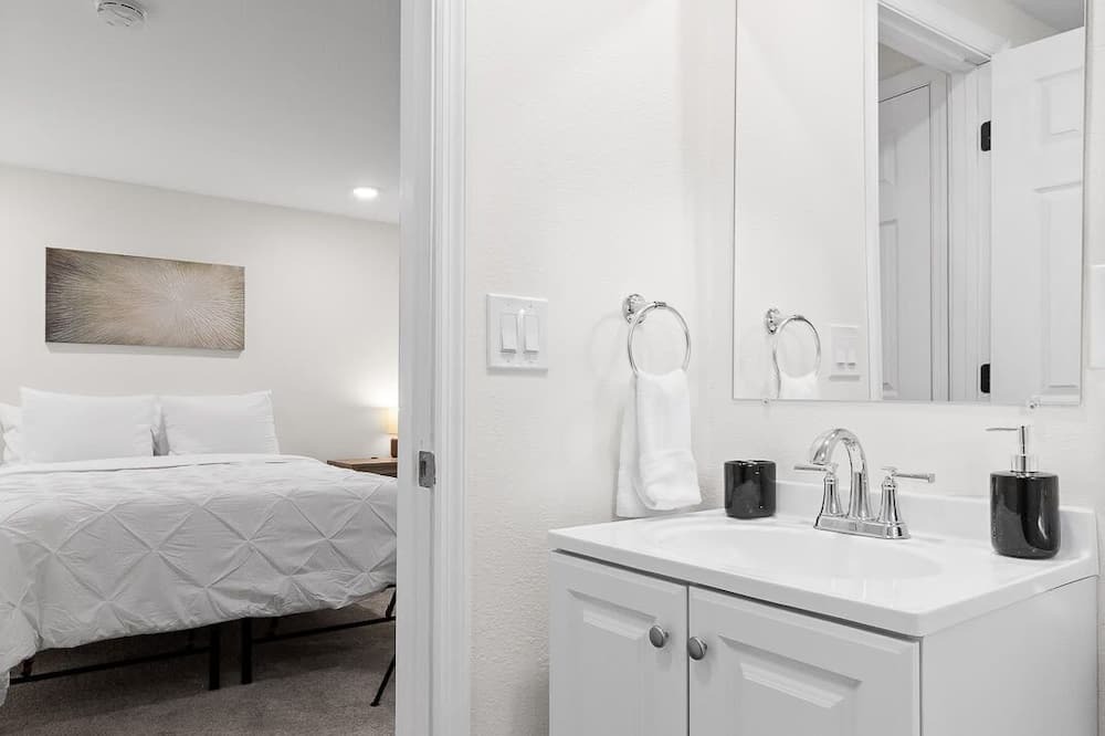 Photo of Bathroom in East Ridge