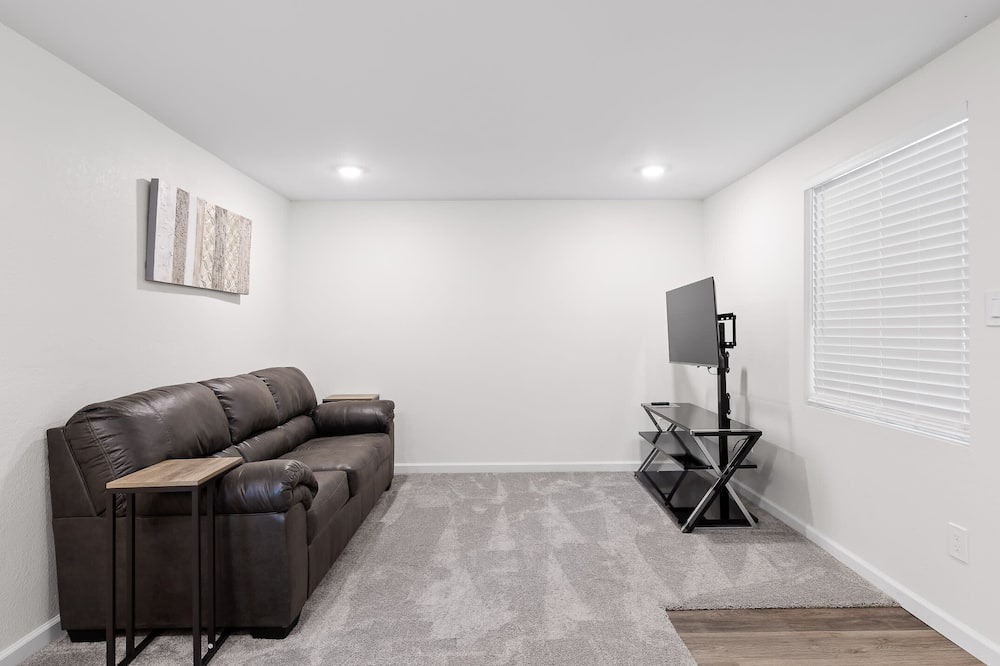 Photo of Livingroom in East Ridge