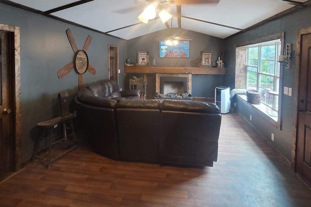 Photo of Livingroom in Rush