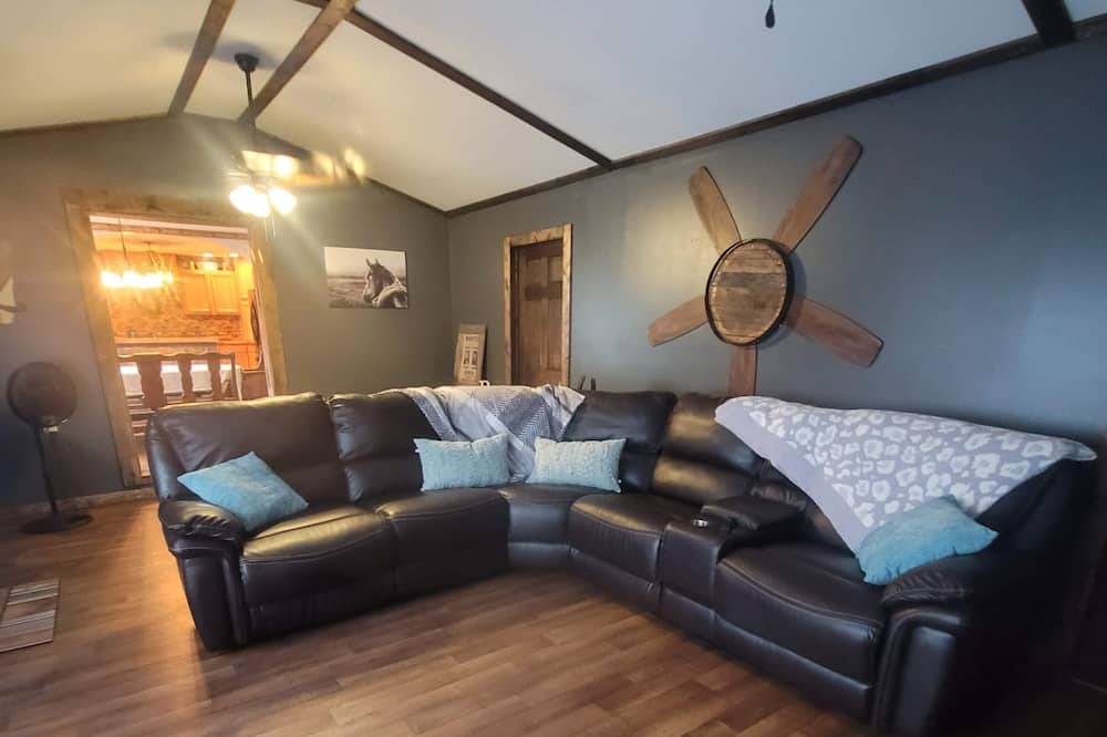 Photo of Livingroom in Rush
