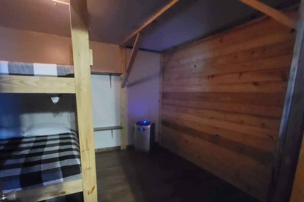 Photo of Bedroom in Rush