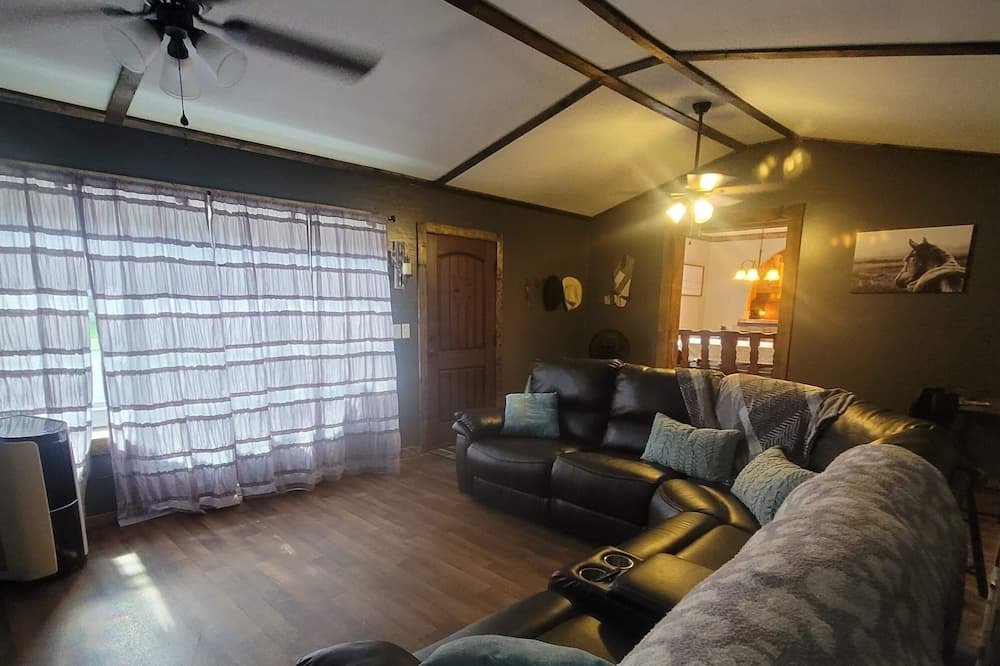 Photo of Livingroom in Rush