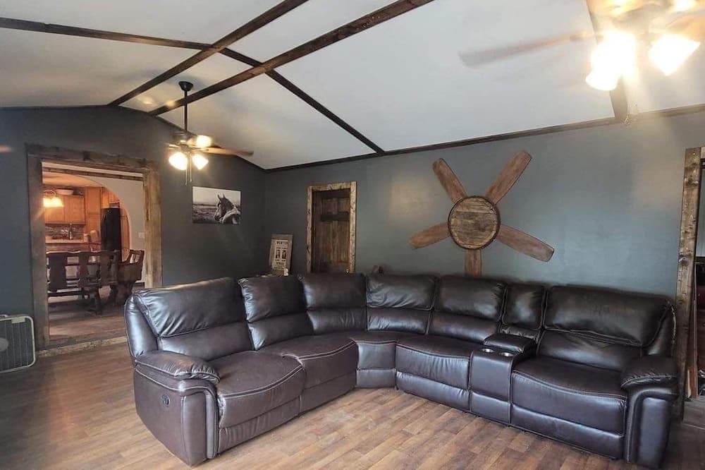 Photo of Livingroom in Rush