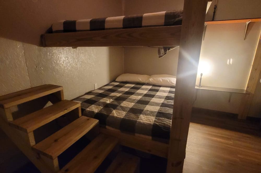 Photo of Bedroom in Rush