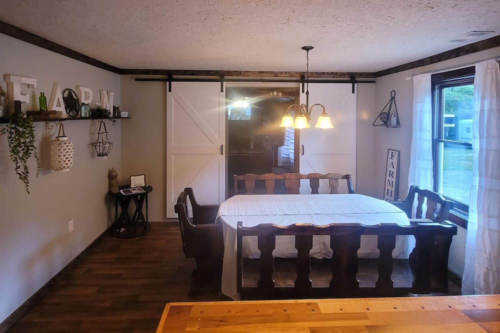 Photo of Bedroom in Rush