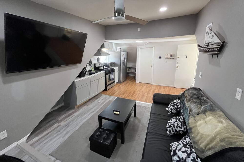 Photo of Livingroom in Hillside