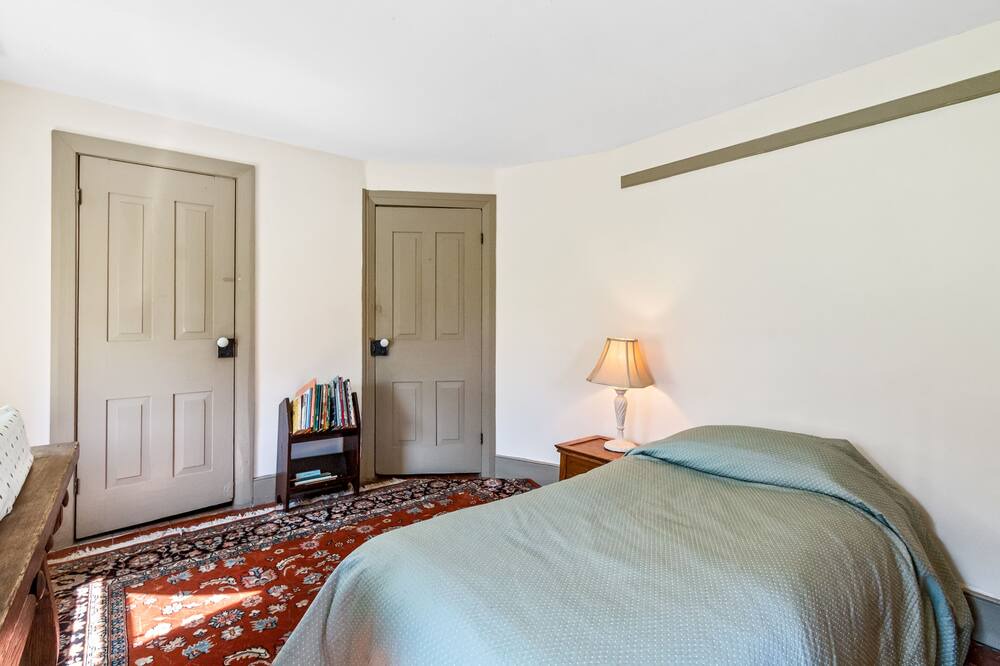 Photo of Bedroom in Lenhartsville