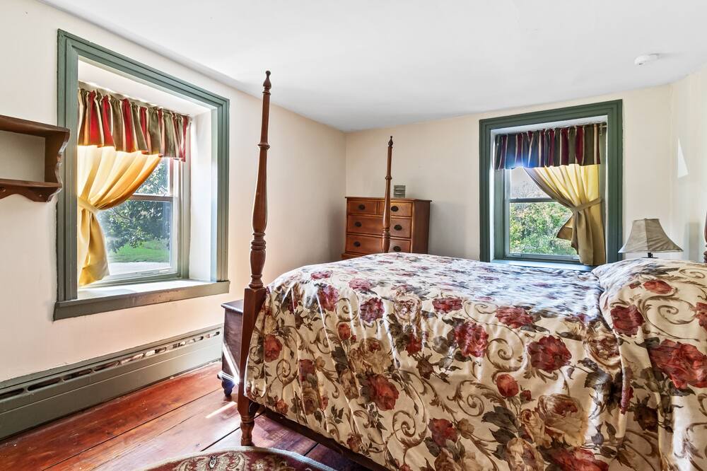 Photo of Bedroom in Lenhartsville