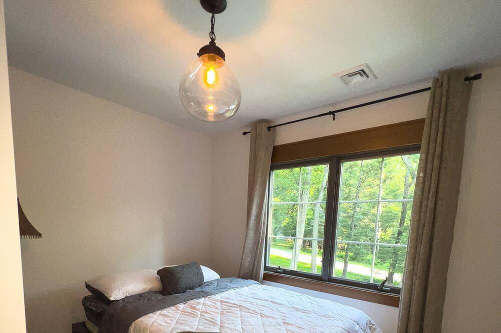 Photo of Bedroom in Henryville