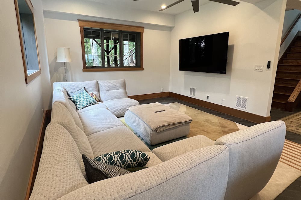 Photo of Livingroom in Henryville