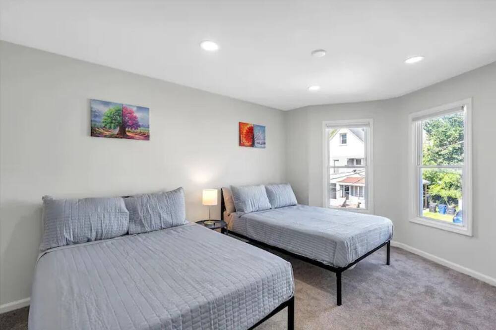 Photo of Bedroom in Detroit - Shoreway