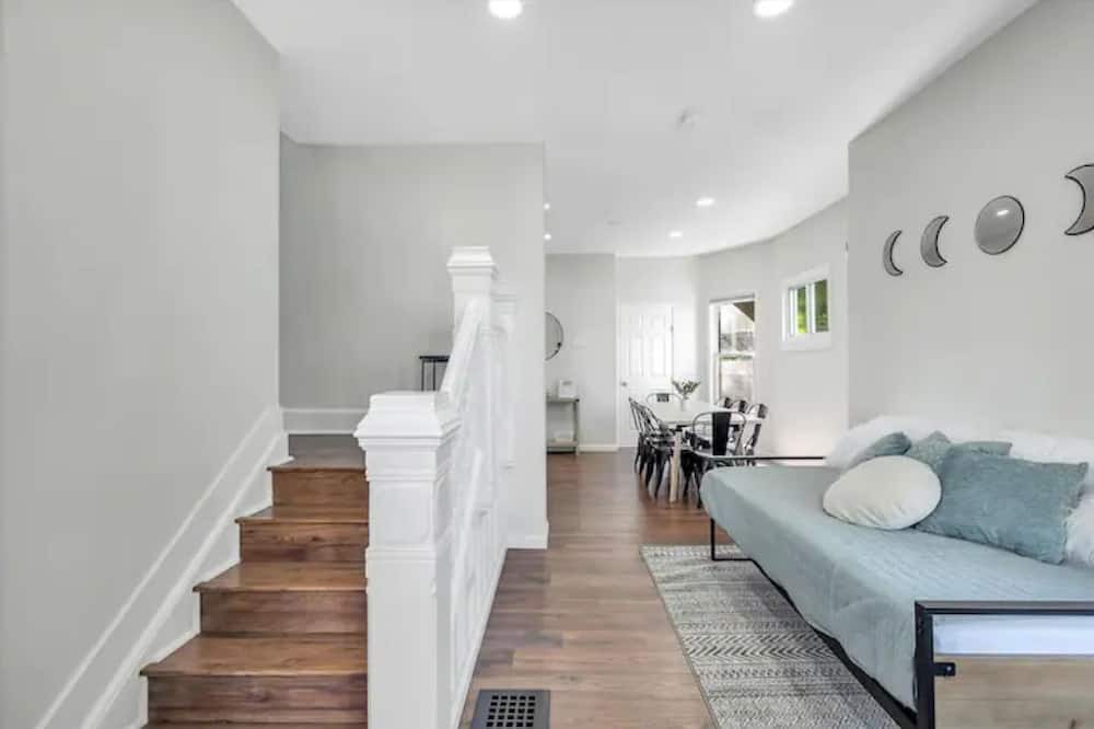 Photo of Bedroom in Detroit - Shoreway
