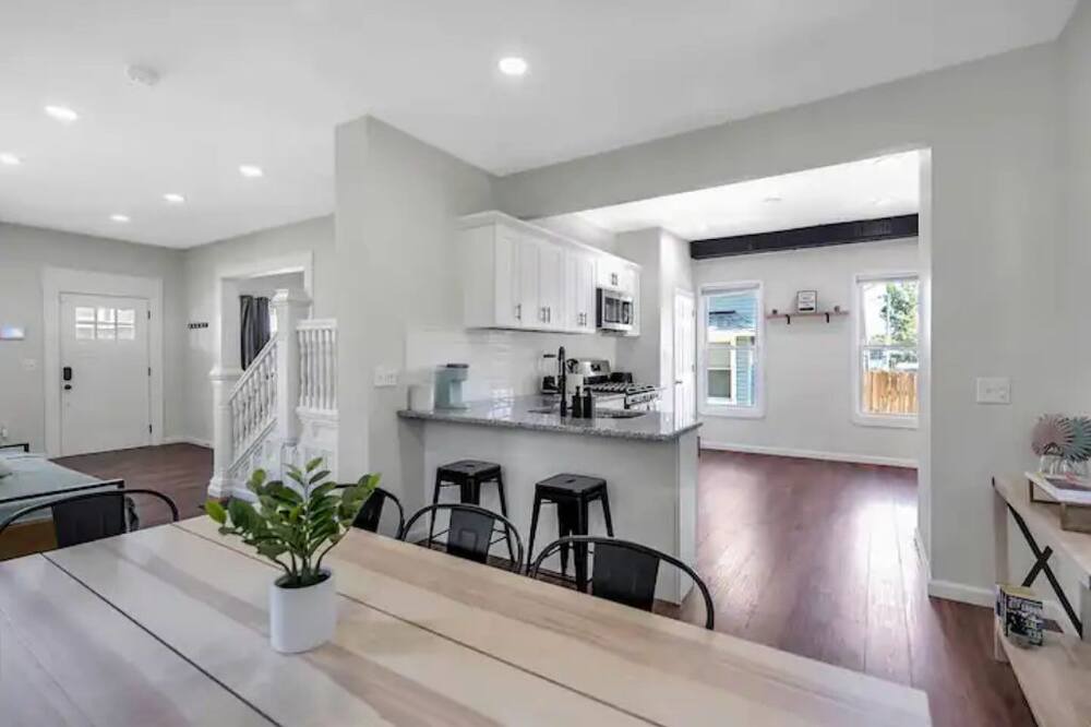 Photo of Bedroom in Detroit - Shoreway
