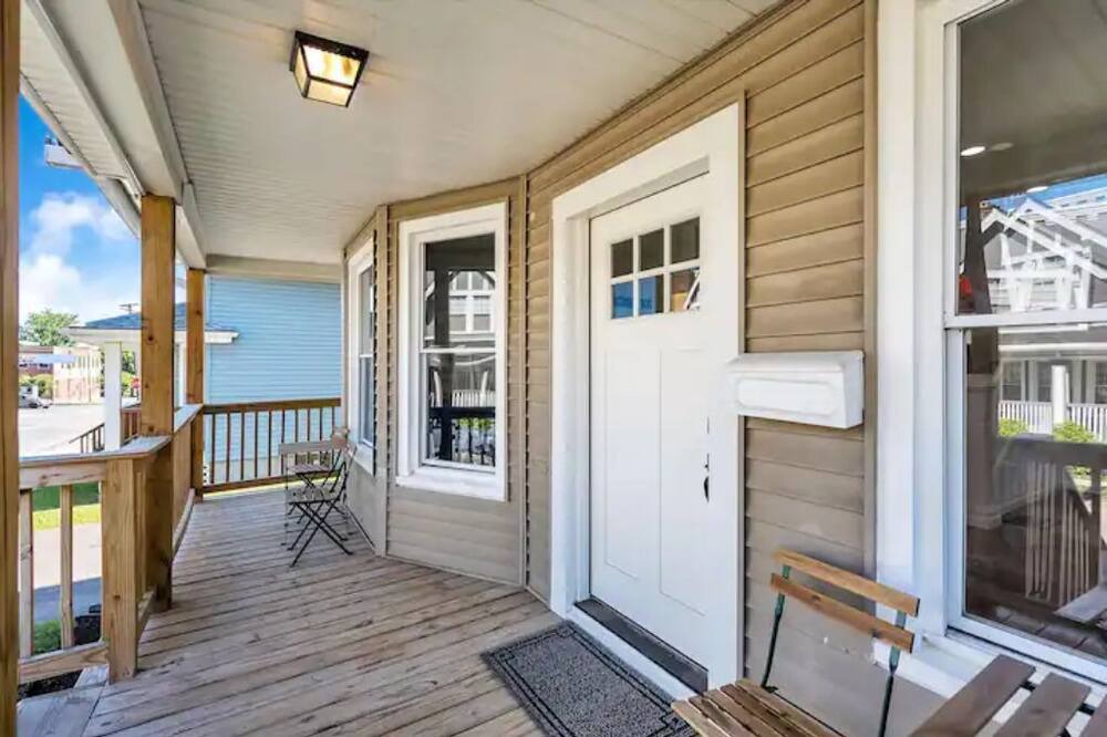 Photo of Patio Balcony in Detroit - Shoreway