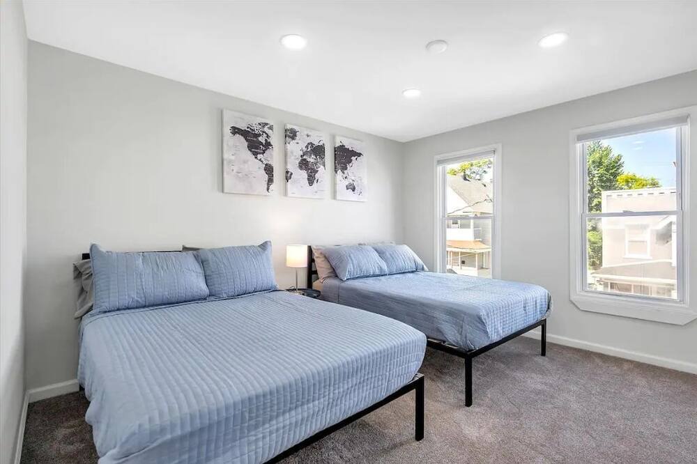 Photo of Bedroom in Detroit - Shoreway