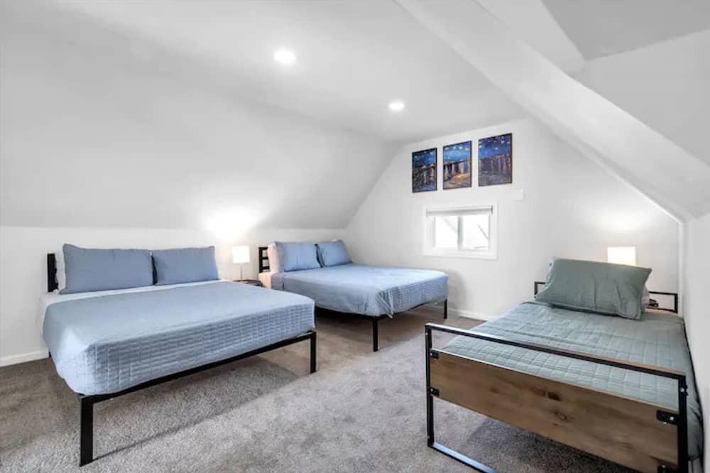 Photo of Bedroom in Detroit - Shoreway