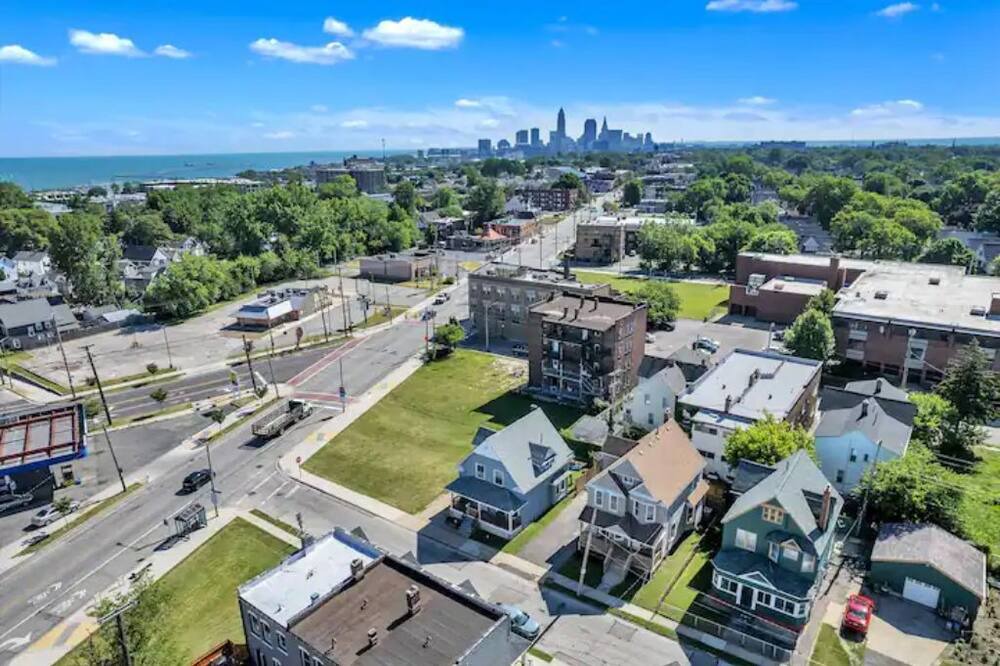Photo of Others in Detroit - Shoreway