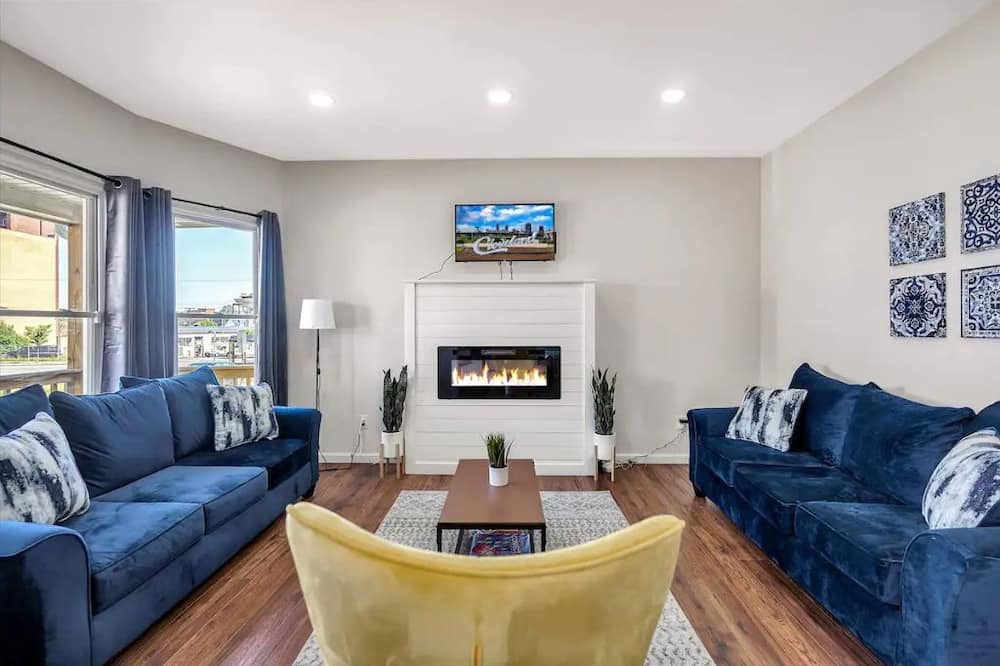 Photo of Livingroom in Detroit - Shoreway