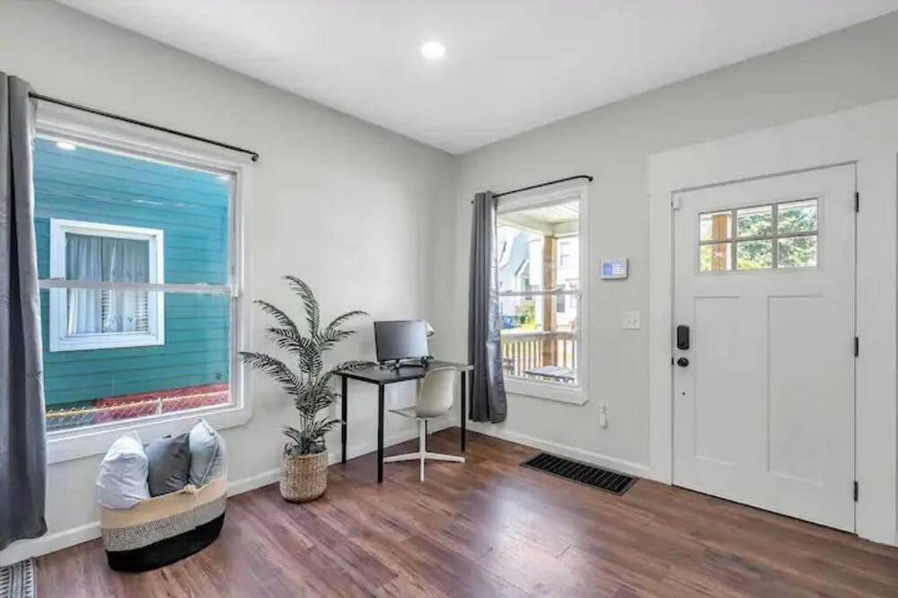 Photo of Bedroom in Detroit - Shoreway