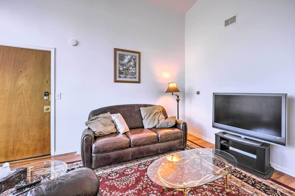 Photo of Livingroom in Highland Heights
