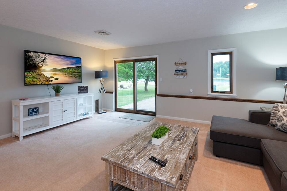 Photo of Livingroom in Treasure Lake