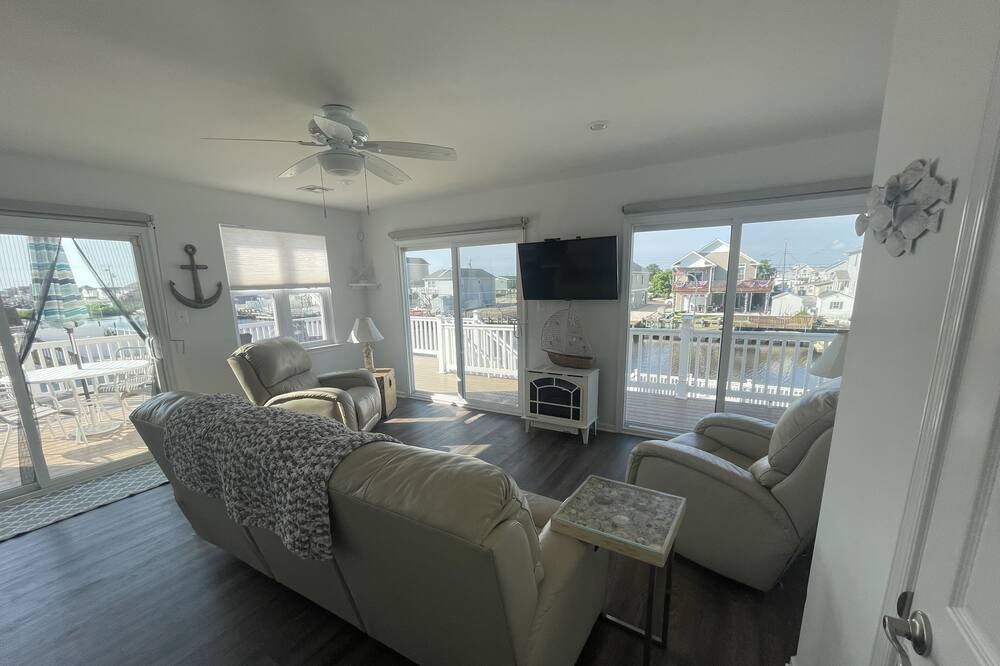 Photo of Livingroom in Mystic Island