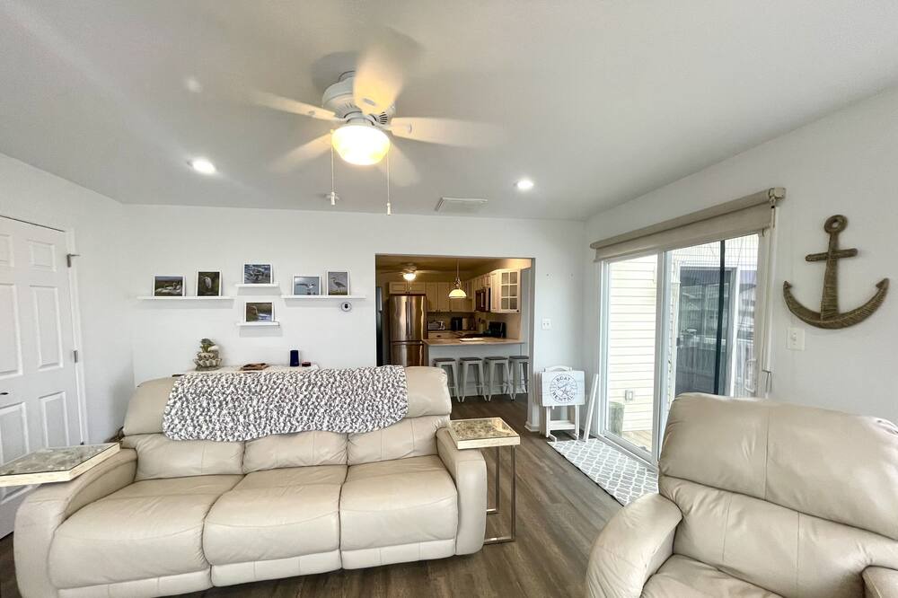 Photo of Livingroom in Mystic Island