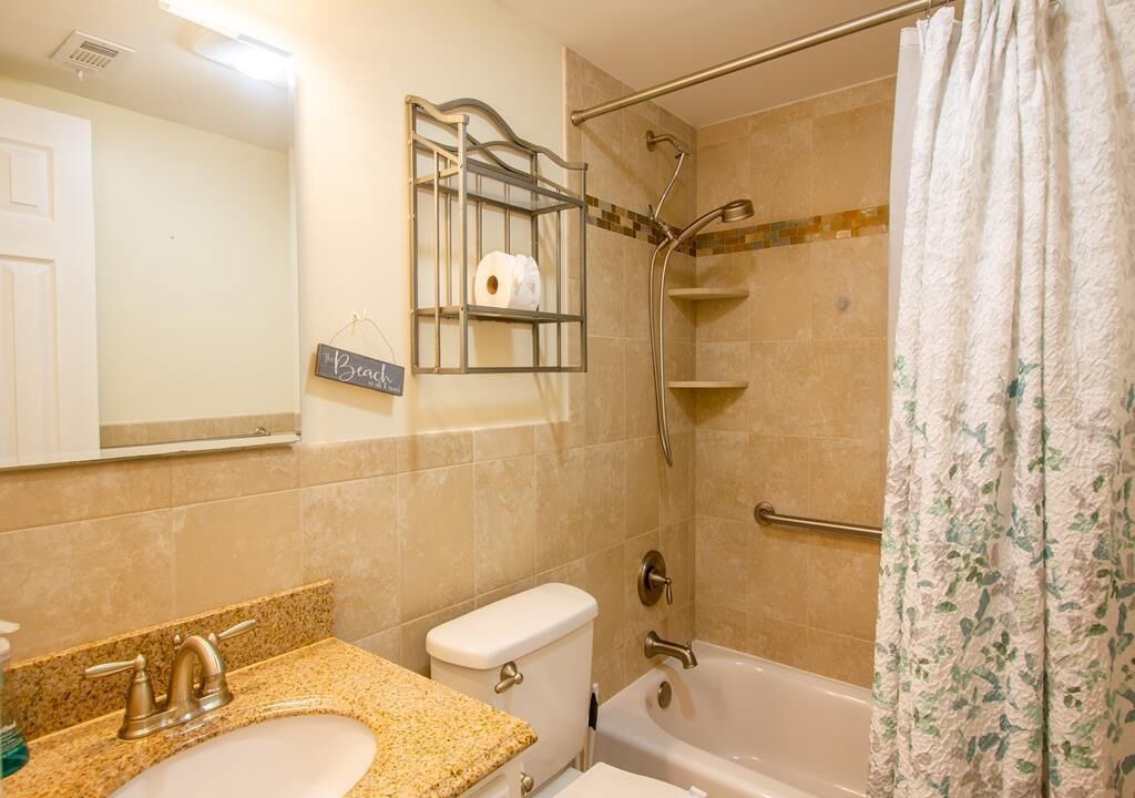 Photo of Bathroom in Admiral Estates