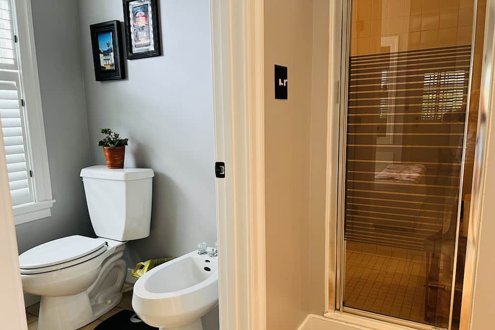 Photo of Bathroom in Keedysville