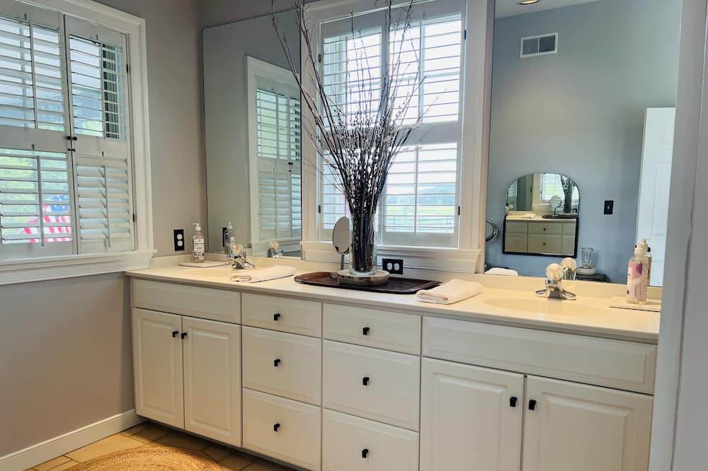 Photo of Bathroom in Keedysville