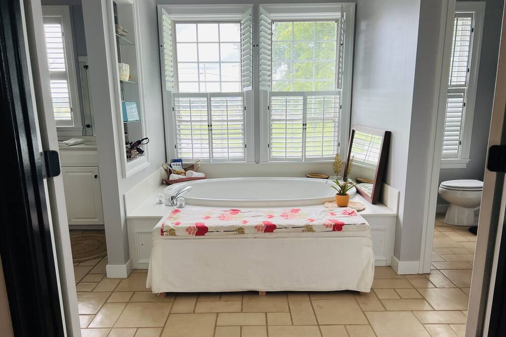Photo of Bathroom in Keedysville