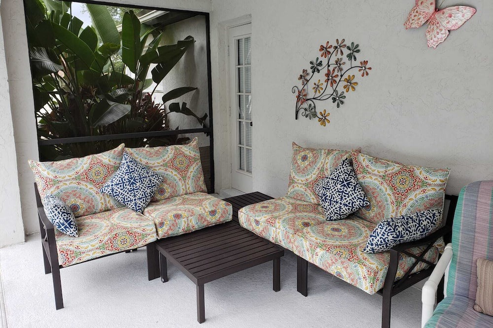 Photo of Livingroom in Greater Groves