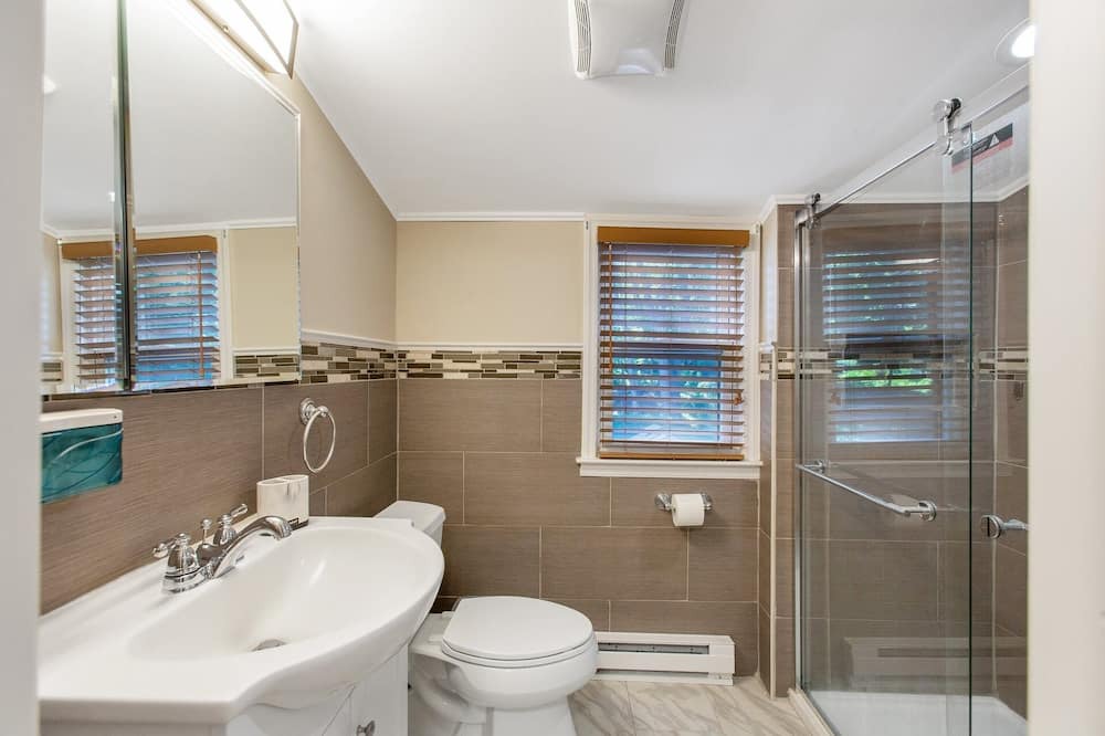 Photo of Bathroom in Tallman