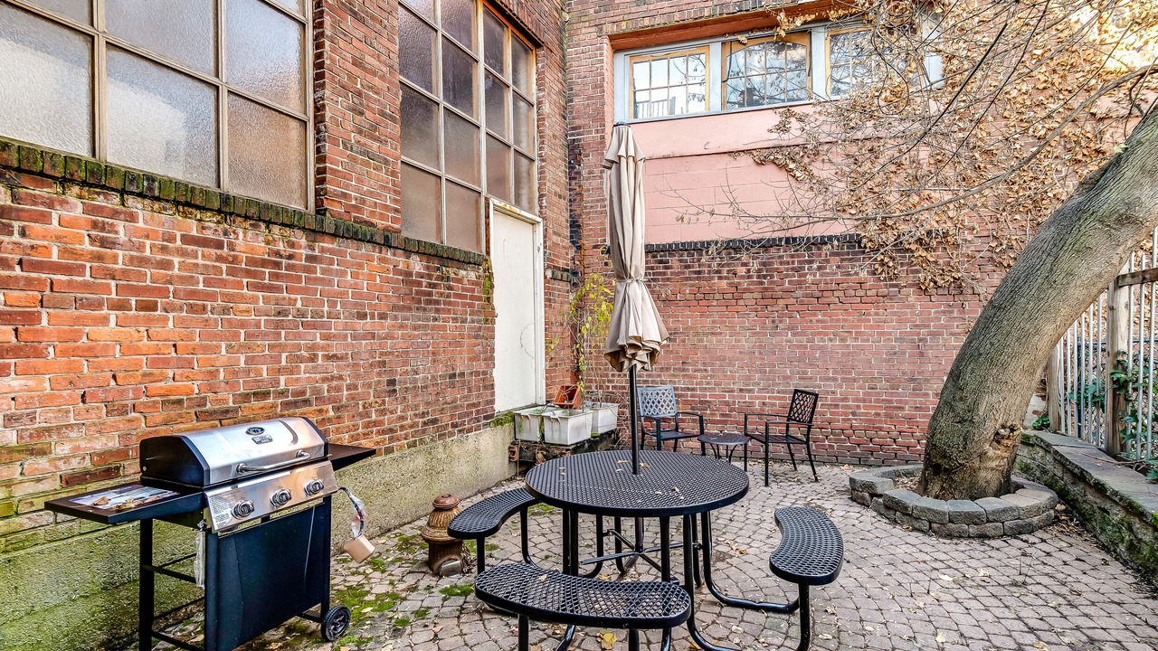 Photo of Outdoor in West Poplar
