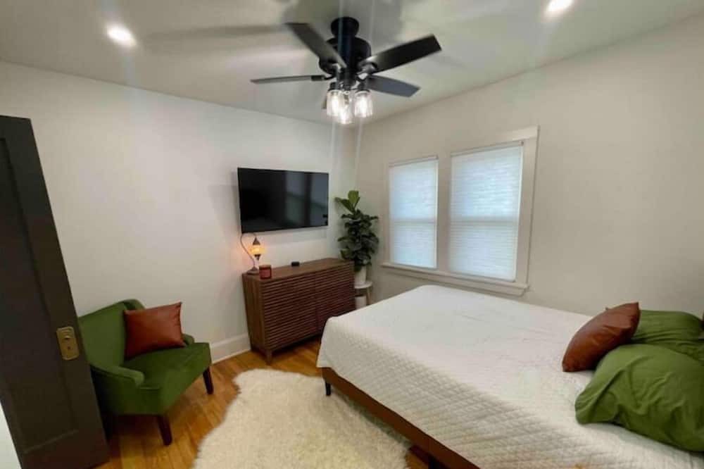 Photo of Bedroom in Kamm's Corners