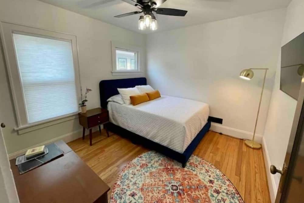 Photo of Bedroom in Kamm's Corners