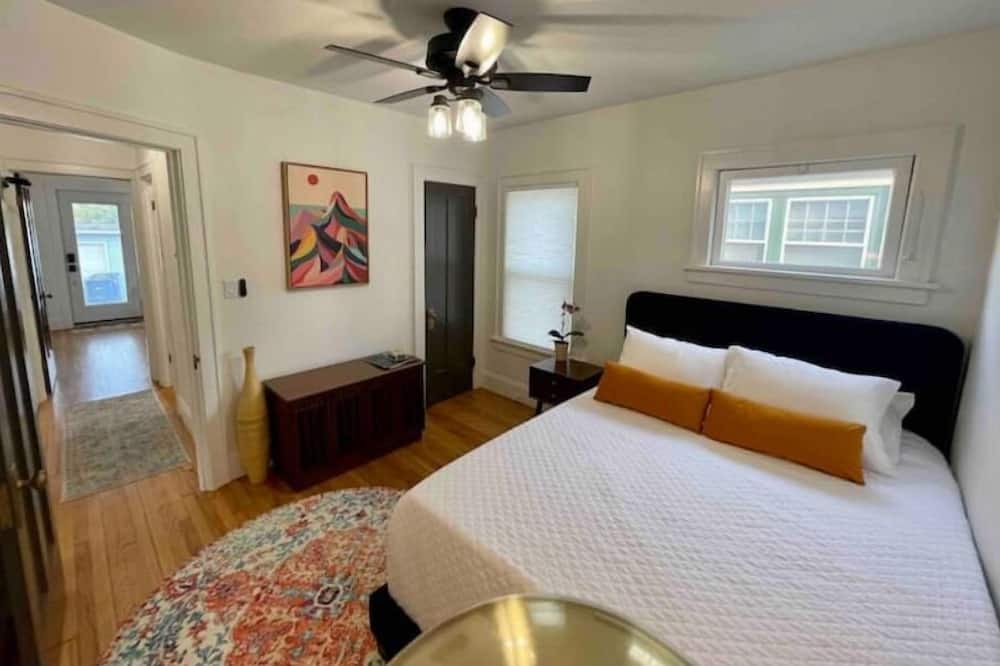 Photo of Bedroom in Kamm's Corners