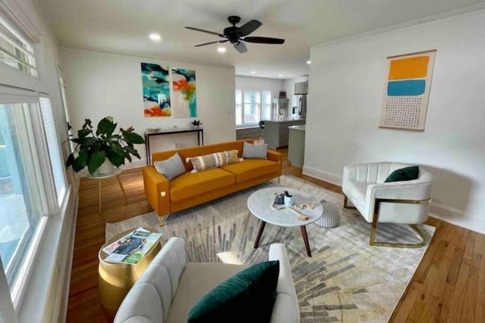 Photo of Livingroom in Kamm's Corners