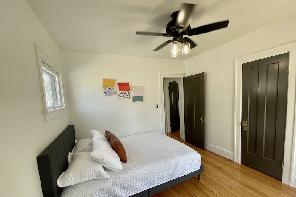 Photo of Bedroom in Kamm's Corners